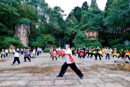 春假专场4.2-4.3❗️【峨眉探索家】2天1夜自然探索营：非遗竹编、现代工业探秘  传统武术传承、溶洞地质科考  丛林自然探索、飞拉达攀岩挑战 商品图0