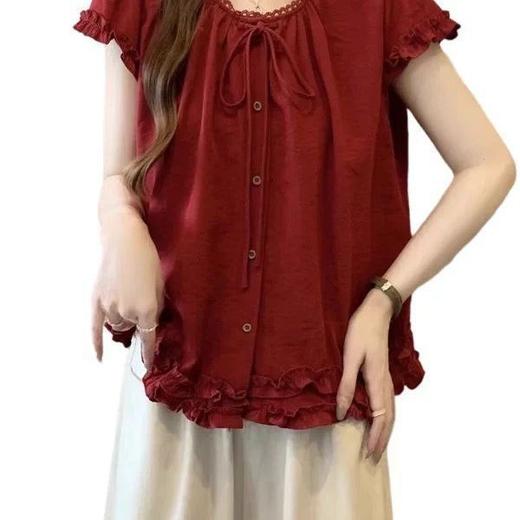 【遮肉显瘦天花板❗️法式复古酒红小飞袖衬衫】整体微蓬 A 字剪裁，从肩线自然垂落，完美包容腰腹赘肉，黄皮黑皮穿都显白提气色，夏季新款胖mm宽松显瘦遮肉外穿上衣L 商品图4