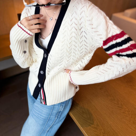 2603102    “氛围感”羊毛 镂空TB开衫 商品图10