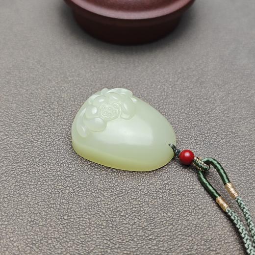 新疆和田玉且末料黄口料雅致荷花平安牌 228-8 商品图5