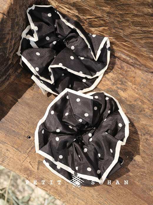 1999积分兑换 PETIT SCHAN小闪 黑糖珍珠 法式桑蚕丝波点弹力发圈 商品图4