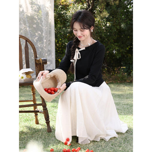 鹿向南「丁香微语」不规则黑色长袖t恤女春收腰小众短款法式上衣 商品图3