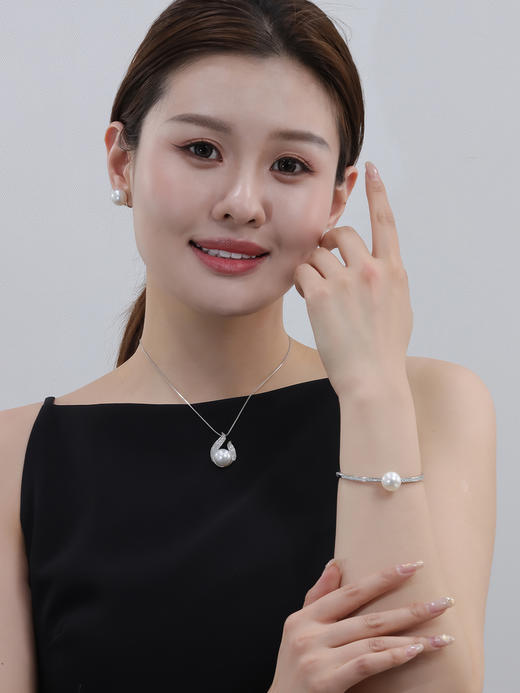 【挚友限定】18k金澳白珍珠钻石手镯 13-14mm 商品图4