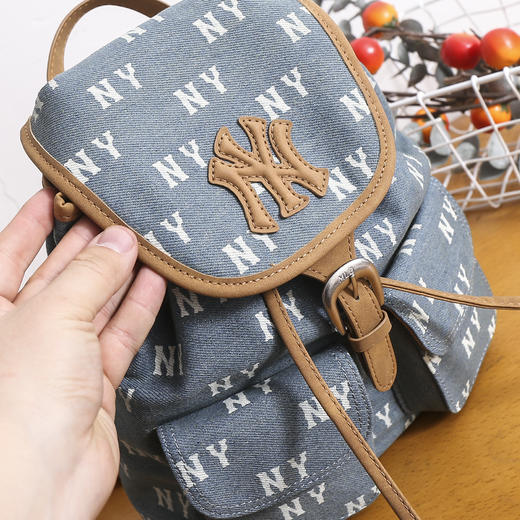 严选 | MLB满印老花双肩包 浅蓝色/碳黑色 23*11*27.5（cm） 商品图5