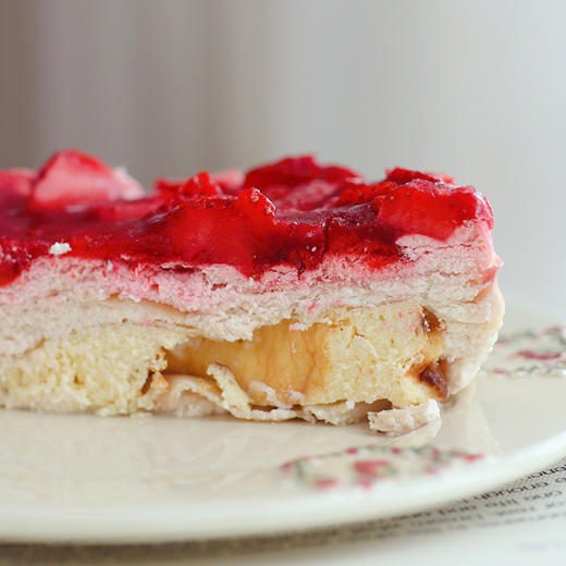 【专属女神的一口甜蜜】72h内现做现发 蓝莓/草莓酸奶巴斯克蛋糕  采用应急新鲜水果  口感酸酸甜甜绵密丝滑富有层次  配料干净0香精0色素0防腐剂~ 商品图4