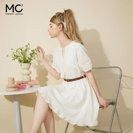 女装花边拼接配腰带款连衣裙Q5223016 商品图0