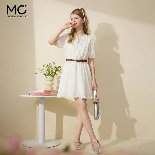 女装花边拼接配腰带款连衣裙Q5223016 商品图2