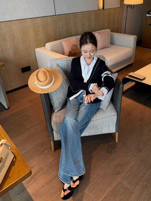 2603102    “氛围感”羊毛 镂空TB开衫 商品图3