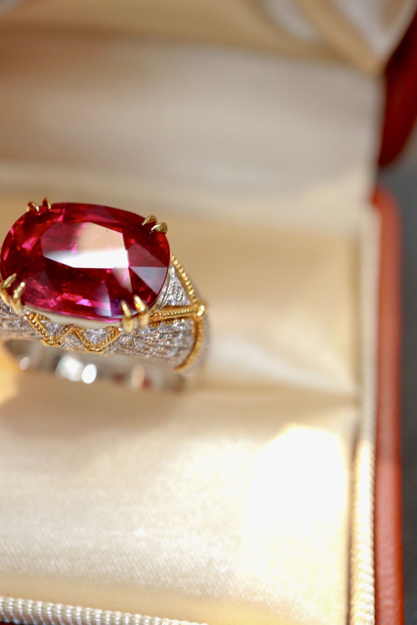 9.25克拉刻面卢比莱碧玺戒指