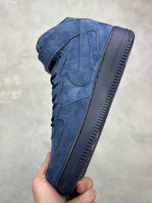 春季特惠💰460 Supreme x Nike Air Force 1 Mid 上体现得淋漓尽致！整鞋采用细腻的翻毛麂皮打造 商品图6