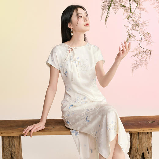 三彩【蝶栖云裳】2026春季新款新中式连衣裙提花绣花开叉长裙C 商品图3