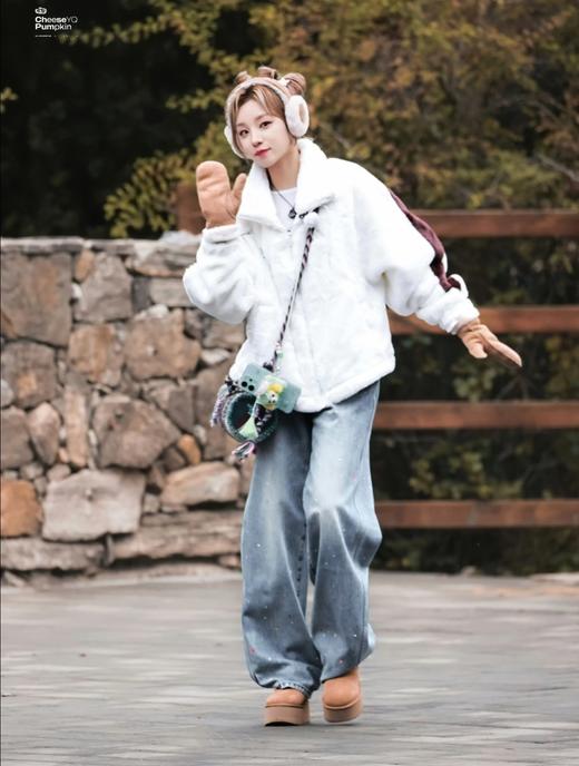 一店k （工艺黑科技！重工3D立体烫钻！）谁懂这条牛仔裤的含金量！裤子满钻 今年满赚😆！M0C0早春新品！彩钻星河水洗做旧阔腿牛仔裤 商品图1