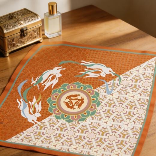 敦煌文创 繁花系列艺术丝巾-三兔藻井 商品图1