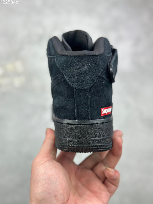 春季特惠💰460 Supreme x Nike Air Force 1 Mid 上体现得淋漓尽致！整鞋采用细腻的翻毛麂皮打造 商品图7