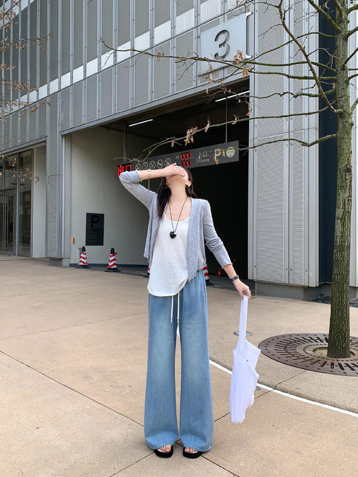 【多妈团购 蓝调微喇超模裤2519】开春穿搭 薄棉牛仔，太软啦~腿型不好的姐妹闭眼拍，修饰腿型太绝了！每一处都干干净净，清清爽爽-连横 商品图1