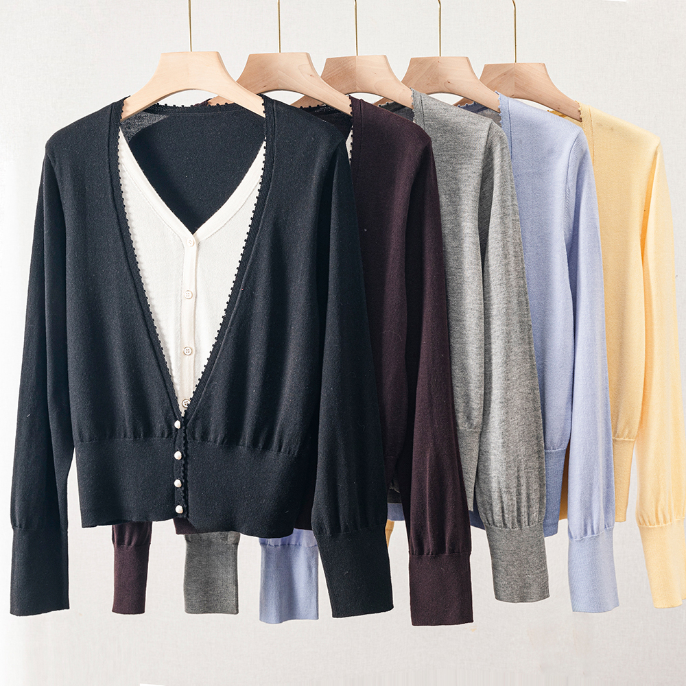 桑蚕丝羊毛假两件针织开衫 假两件设计 自带层次感 真丝羊毛混纺面料 透气不闷 细腻轻薄 边缘微喇设计 细节满分JZ2603