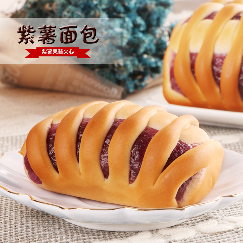 【层层爆浆❗️紫薯夹心面包】面皮松软有弹性，掰开后紫薯果酱饱满溢出，馅料充足不 “走形”，口感绵密顺滑，糕点早餐食品代餐饱腹整箱QQ
