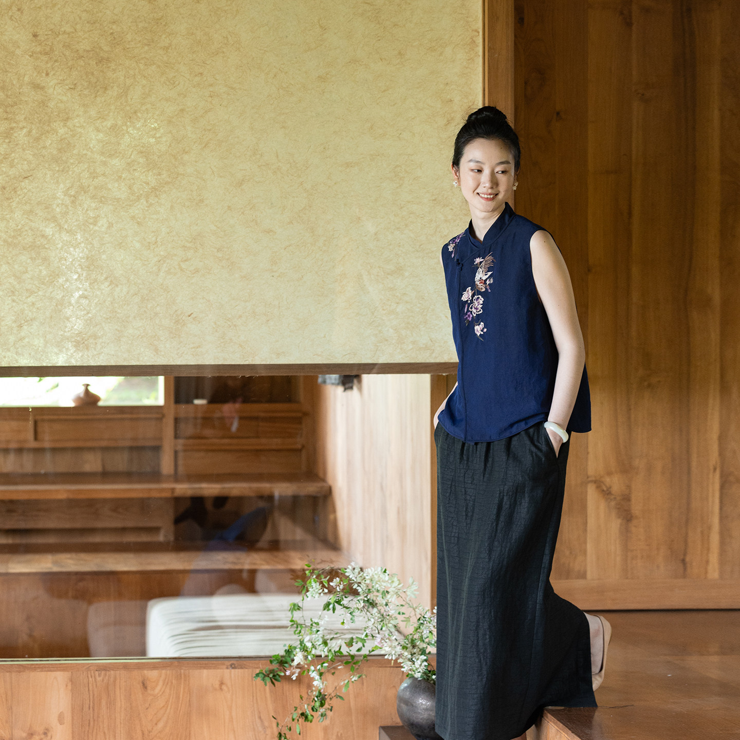 牧衣游原创 22姆米重磅手工刺绣香云纱马夹斜襟中式复古开衫 松逸