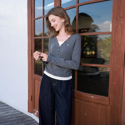 三彩2026春季新款假两件T恤V领拼接套头衫修身短款上衣长袖M 商品图1