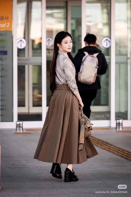 33-6 独家圆正 BBR高智感 半身长裙 嘎巴甸棉质 皮带扣风衣面料 商品图5