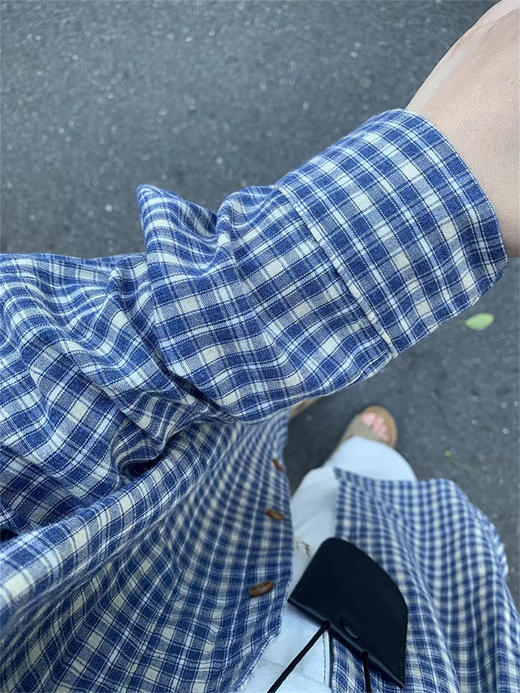 【韩系慵懒氛围❗️复古蓝白格纹宽松衬衫】经典蓝白小格纹，自带韩系慵懒氛围，不挑穿搭风格，轻松穿出随性松弛的日常感，落肩设计包容肩宽，适度放量不压个子，休闲格纹外套宽松外搭衬衣L★美物社 商品图4