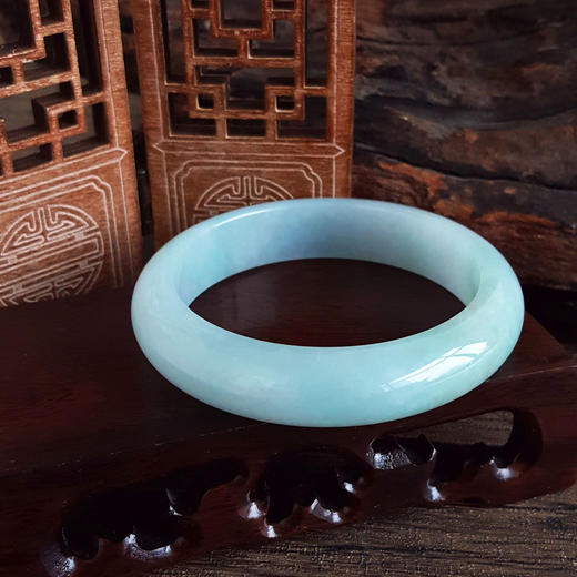 【天然正品】A货翡翠 天然正桩细腻无纹裂糯种飘绿地55.5号翡翠手镯 140226NJT24 商品图5
