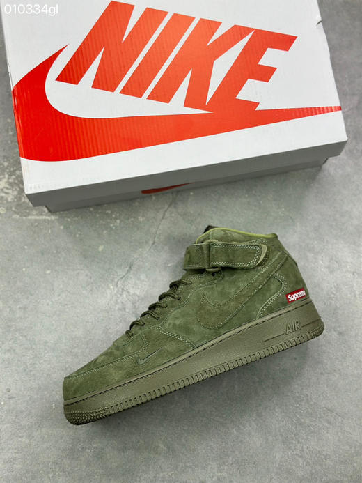 春季特惠💰460 Supreme x Nike Air Force 1 Mid 上体现得淋漓尽致！整鞋采用细腻的翻毛麂皮打造 商品图2