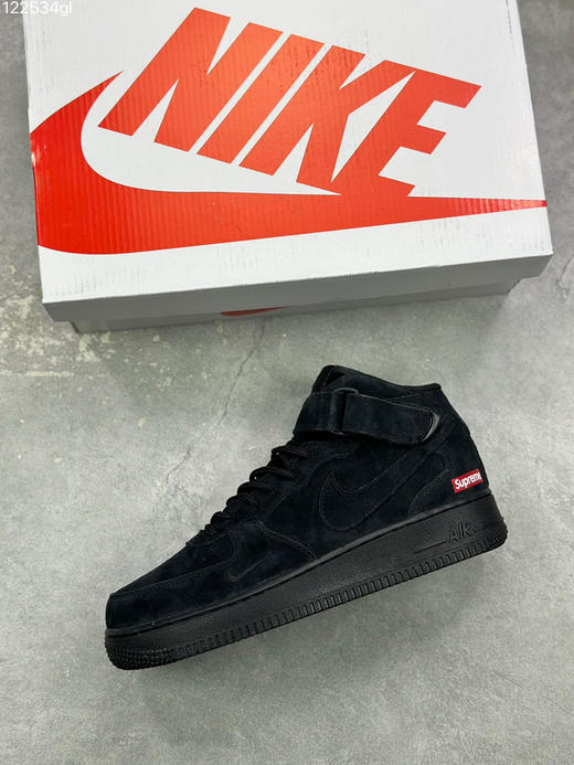 春季特惠💰460 Supreme x Nike Air Force 1 Mid 上体现得淋漓尽致！整鞋采用细腻的翻毛麂皮打造 商品图2