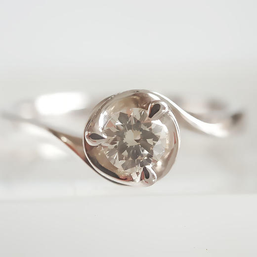 【天然正品】PT950铂金时尚设计款0.242克拉扭花造型钻石戒指 12号（戒圈可改）030226NJS39 商品图2