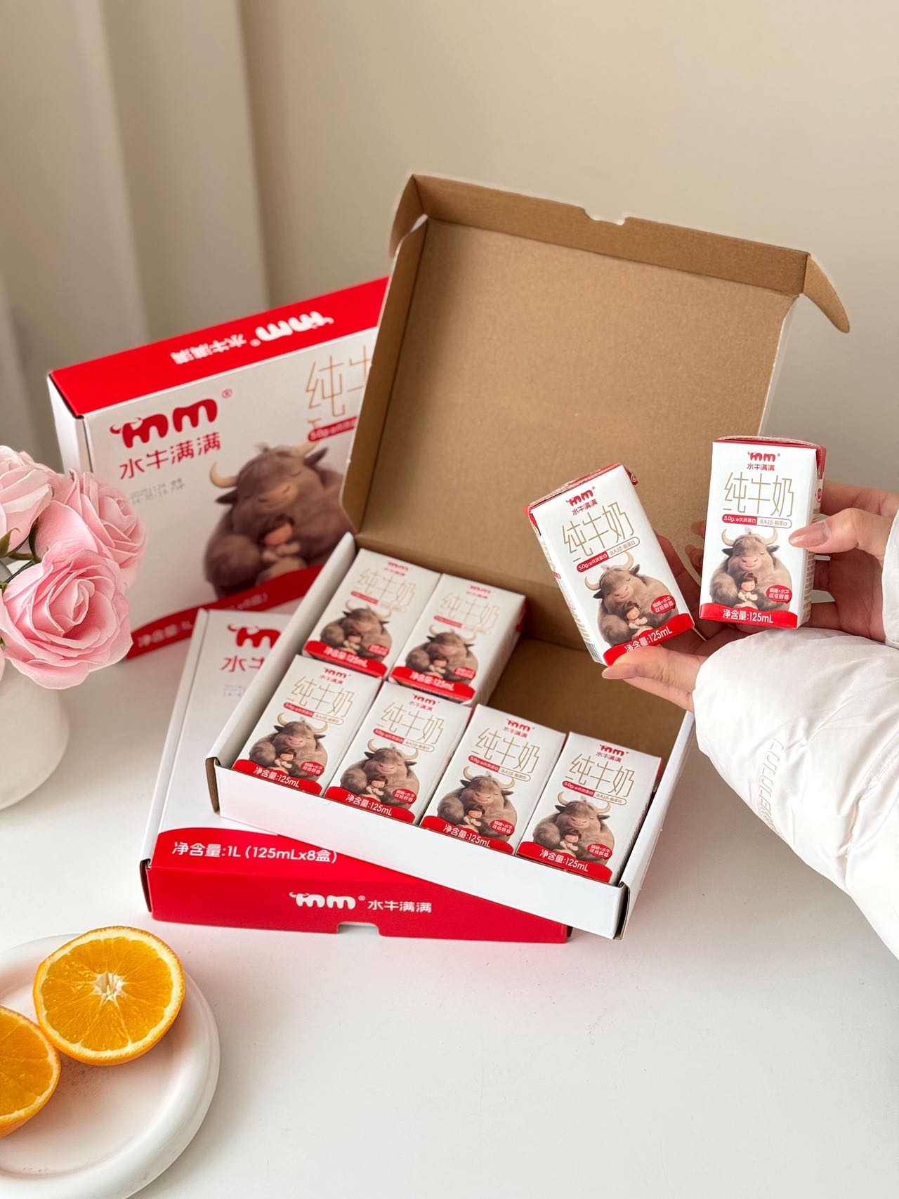 水牛满满5.0水牛纯牛奶」珍贵的娟姗牛奶奶源+槟榔江水牛奶源 高钙高蛋白，温和易吸收，吃菠萝和甘蔗的水牛产的奶，自然甘甜，口感醇厚,就像融化的冰淇淋。