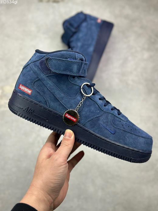 春季特惠💰460 Supreme x Nike Air Force 1 Mid 上体现得淋漓尽致！整鞋采用细腻的翻毛麂皮打造 商品图3