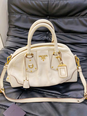 Prada 奶白色 荔枝牛皮  手提 保龄球包