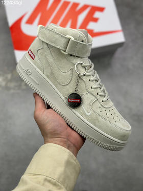 春季特惠💰460 Supreme x Nike Air Force 1 Mid 上体现得淋漓尽致！整鞋采用细腻的翻毛麂皮打造