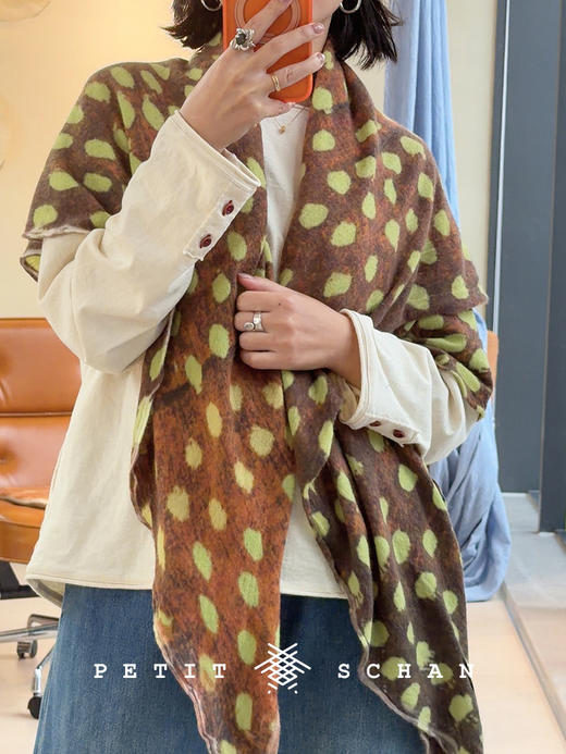 PETIT SCHAN小闪 ACC#054 A single spark 星星之火 纯羊绒手工印花手工洗缩不规则波点大披肩 商品图1