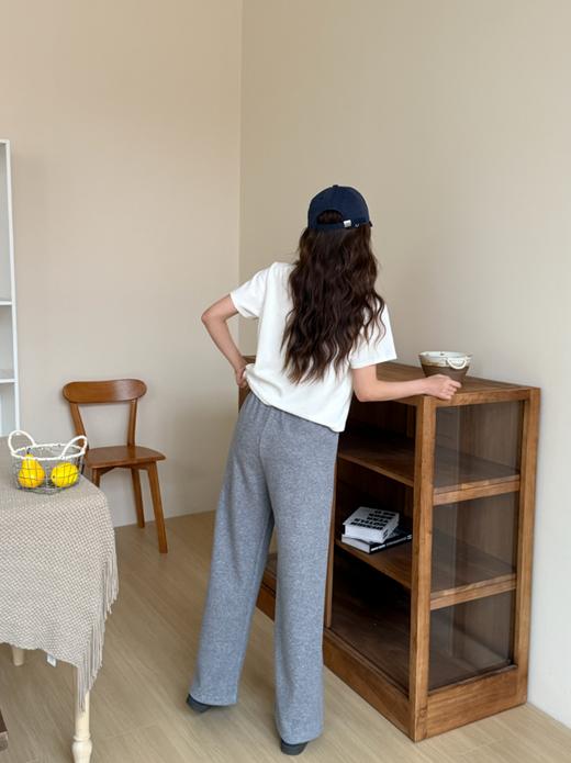 【多妈团购 奶芙直筒裤2651】和春天简直绝配~包容各种体型的裤子，内里是抓毛感，贴腿瞬间软乎乎的垂感超好！零束缚感 简约又大方-连横 商品图11