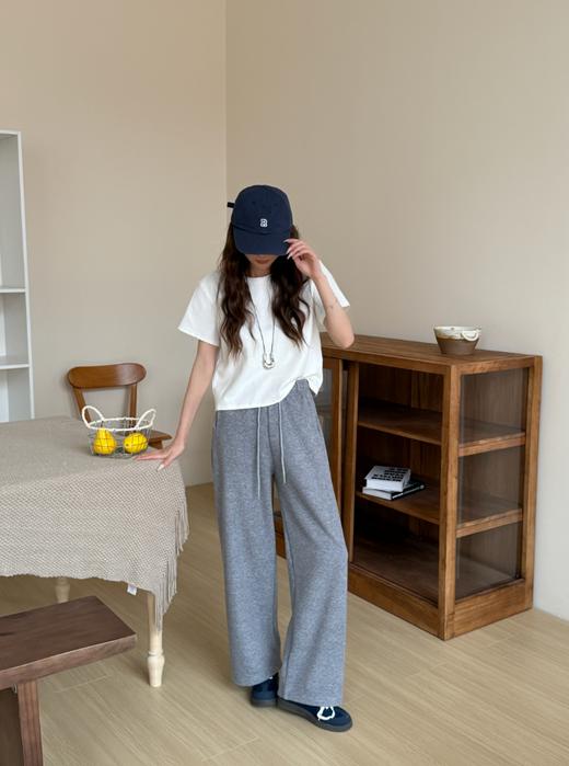 【多妈团购 奶芙直筒裤2651】和春天简直绝配~包容各种体型的裤子，内里是抓毛感，贴腿瞬间软乎乎的垂感超好！零束缚感 简约又大方-连横 商品图9