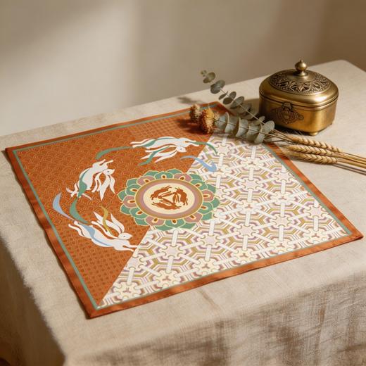 敦煌文创 繁花系列艺术丝巾-三兔藻井 商品图0