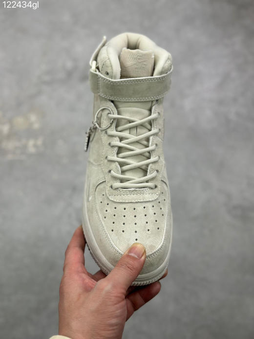 春季特惠💰460 Supreme x Nike Air Force 1 Mid 上体现得淋漓尽致！整鞋采用细腻的翻毛麂皮打造 商品图1