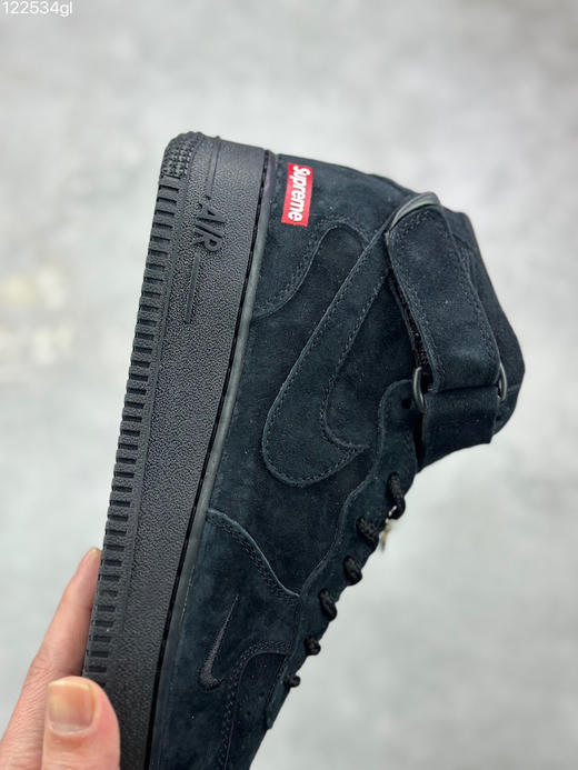 春季特惠💰460 Supreme x Nike Air Force 1 Mid 上体现得淋漓尽致！整鞋采用细腻的翻毛麂皮打造 商品图5