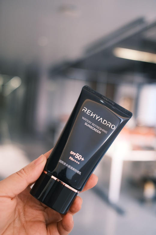 润熙泉水感清爽防晒乳 商品图8