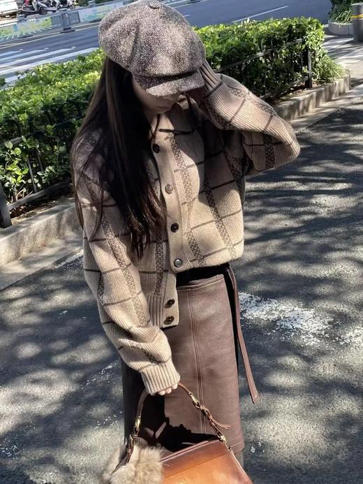 【格子扣领开衫ME4958】52% 绵羊毛+48% 抗起球纤维的黄金配比，软糯亲肤，保暖性拉满WD 商品图2