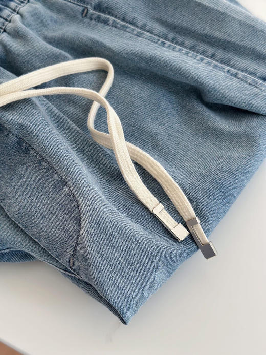 【多妈团购 蓝调微喇超模裤2519】开春穿搭 薄棉牛仔，太软啦~腿型不好的姐妹闭眼拍，修饰腿型太绝了！每一处都干干净净，清清爽爽-连横 商品图11