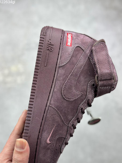 春季特惠💰460 Supreme x Nike Air Force 1 Mid 上体现得淋漓尽致！整鞋采用细腻的翻毛麂皮打造 商品图5