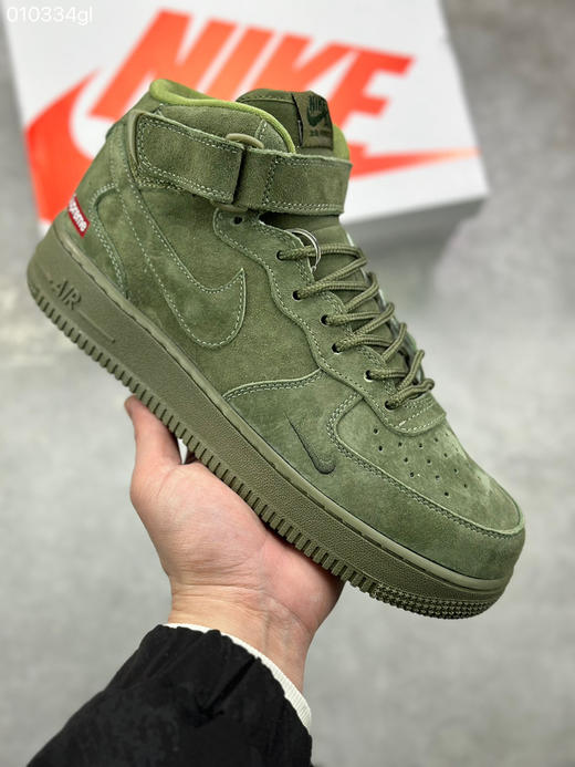 春季特惠💰460 Supreme x Nike Air Force 1 Mid 上体现得淋漓尽致！整鞋采用细腻的翻毛麂皮打造 商品图0