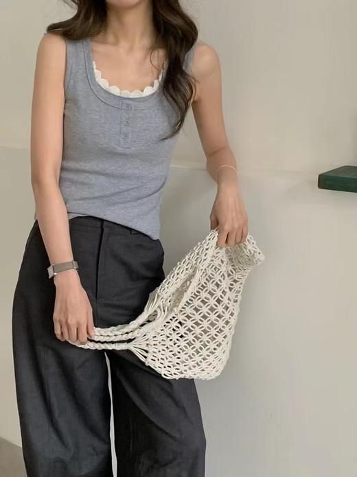 老米优品🎈3-5天！2件包邮！《纽扣蕾丝小背心》假两件层次感设计，开春的温柔小心机~ BX260303A 商品图2