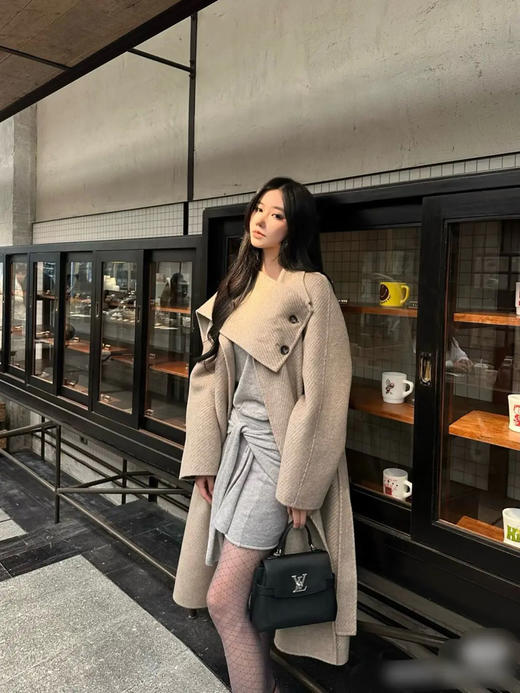 LV lockme ever 中号 黑色 牛皮 银扣 手提 斜款包 商品图2