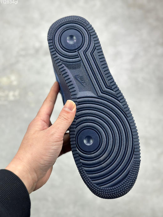 春季特惠💰460 Supreme x Nike Air Force 1 Mid 上体现得淋漓尽致！整鞋采用细腻的翻毛麂皮打造 商品图8