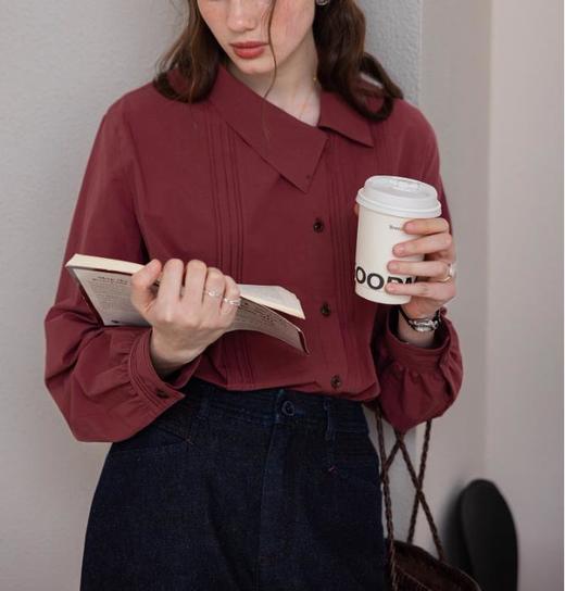 ❤️【Avann 早春温柔系百搭衬衫系列】3款可选！！温柔封神✨这件花边白衬衫，把春天穿在身上 🌈谁能拒绝一件温柔又高级的白衬衫啊！ 🌟翻领 + 精致花边 + 甜美系带 + 落肩袖  商品图4