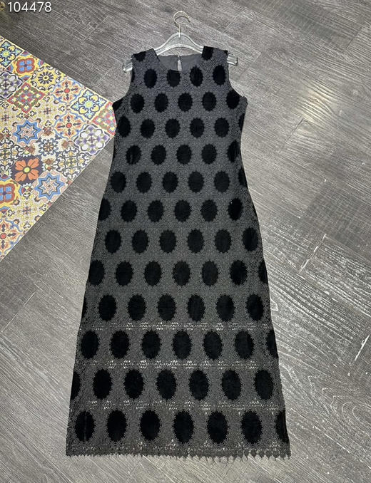 原单复古法式丝绒拼接蕾丝连衣裙
侧开叉无袖背心裙 商品图3