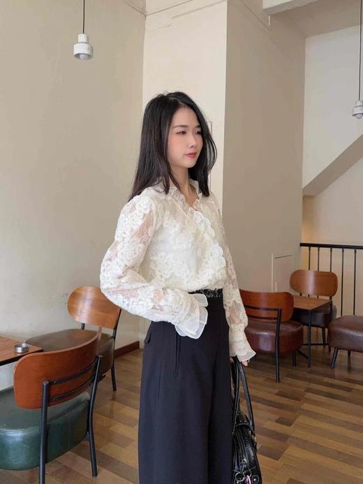 花间影~早春新款法式温柔风钩花水溶蕾丝拼接V领蕾丝衫 商品图4
